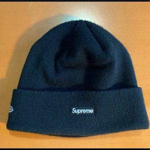 Supreme x New era knit hat